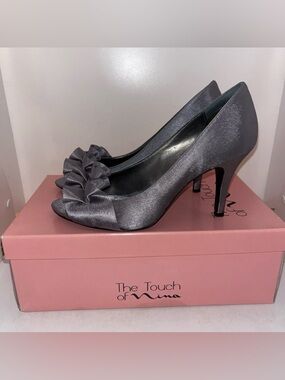 Nina Sz 6.5 Gray Silver Satin Heel Sandals Ruffled Shoes